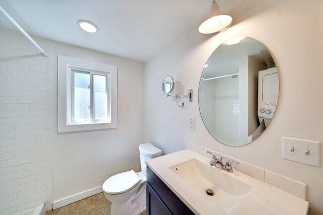 Building Photo - 2528 W 23rd Ave