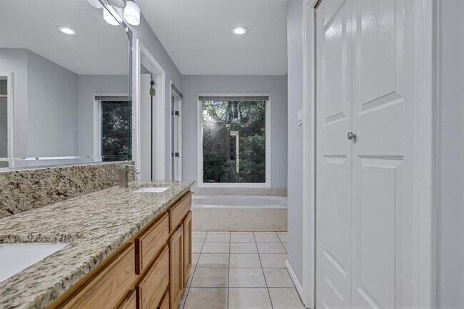 Building Photo - 3406 Westside Cove