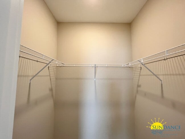 Building Photo - Beautiful 3 Bedroom 2.5 Bathroom Townhome with Garage!