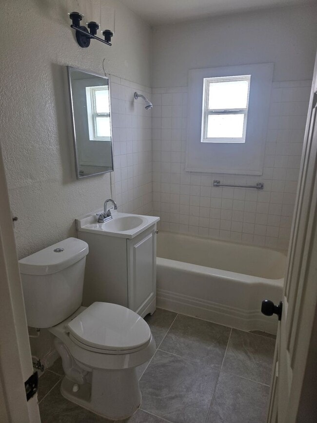Building Photo - 1506 W Yucca Ave