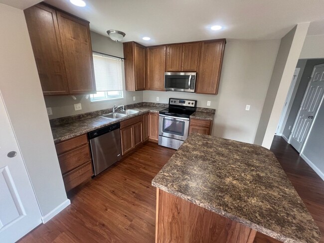 Building Photo - 106 Day Place 3BR/2.5BA (Trenton)