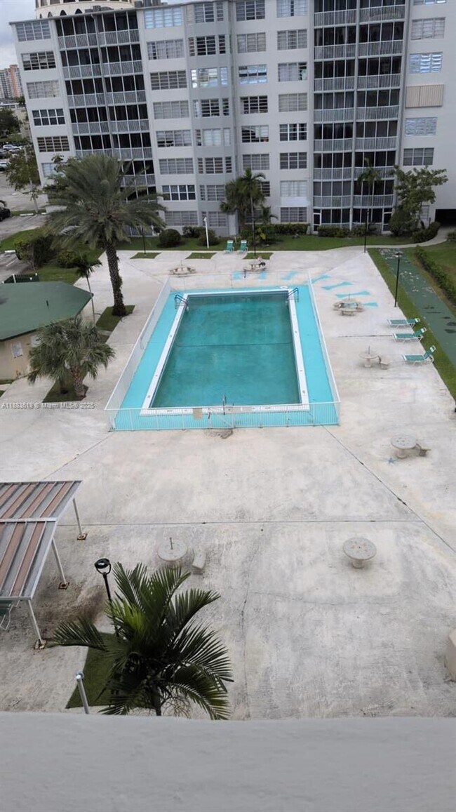 Building Photo - 1780 NE 191st St