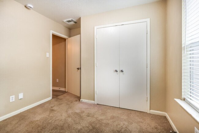 Building Photo - 11422 Seven Sisters Dr