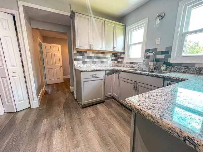 Building Photo - Charming Home in the Heart of Downtown Kis...