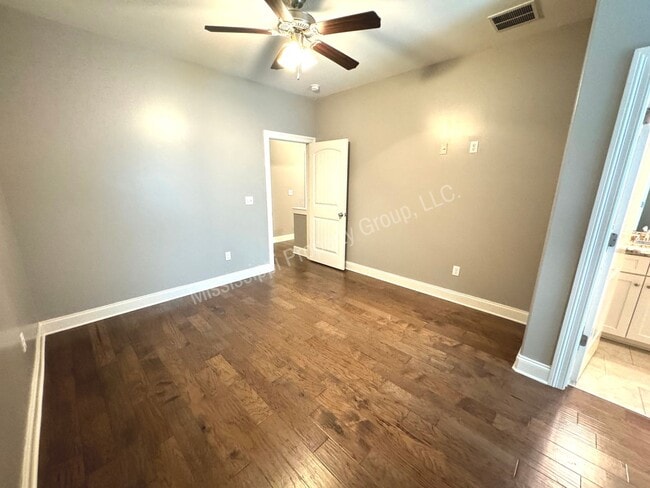 Building Photo - 4BD/4.5BA FOR RENT