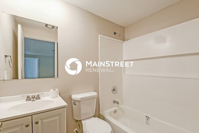 Building Photo - 4 Bedroom Pet-Friendly Home in Florissant,...