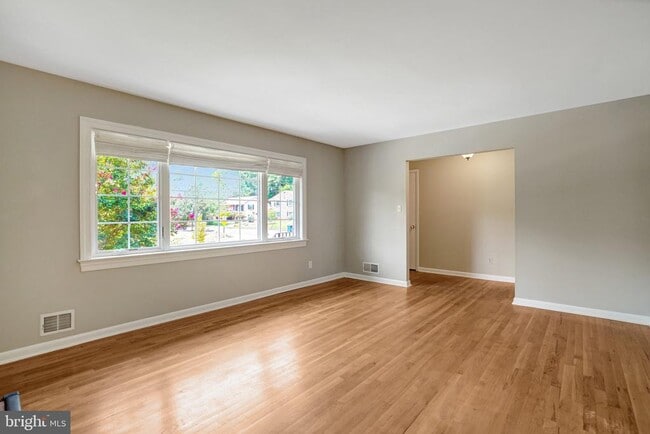 Building Photo - 821 N Latham St