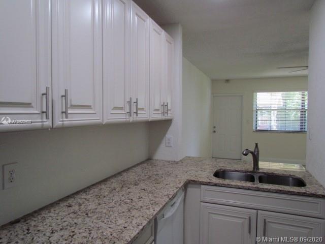 Building Photo - 2630 Riverside Dr