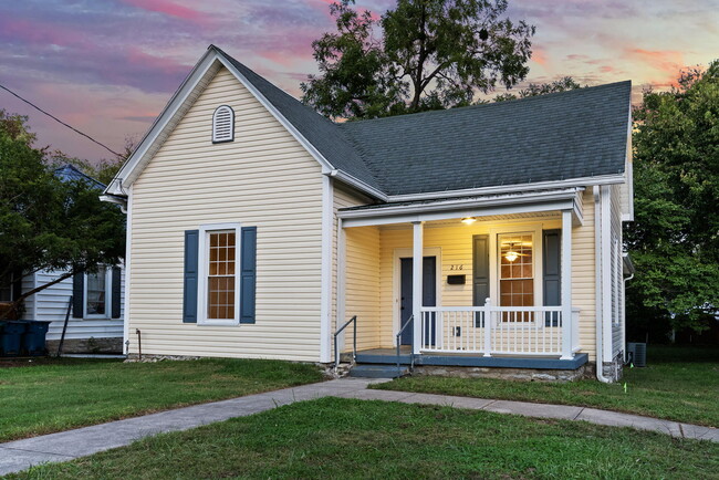 Building Photo - 216 N 2nd St