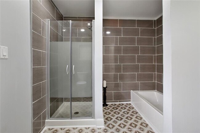Building Photo - 3499 Fairlane Dr NW