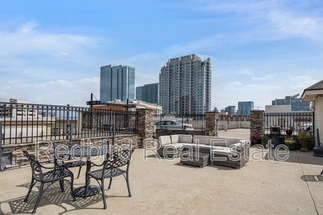 Building Photo - 1803 Broadway