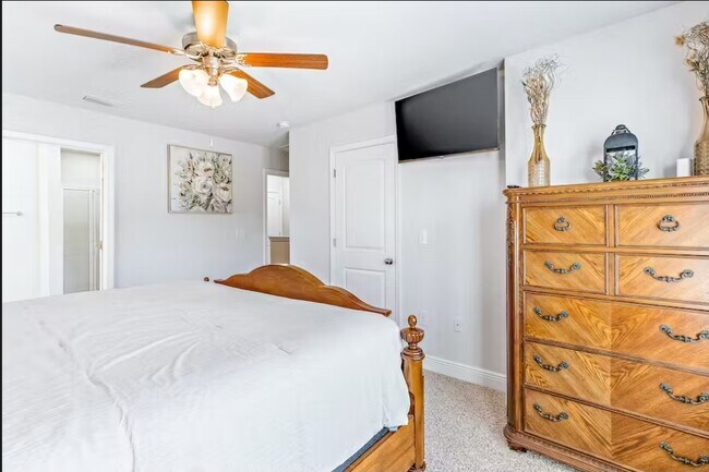 Building Photo - 7597 Shadow Lake Dr