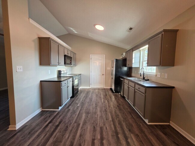 Building Photo - Quiet Neighborhood Charm with Easy Access to Swansboro & the Coast