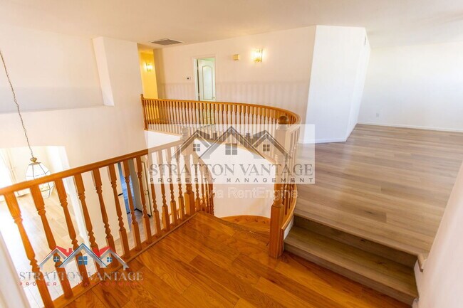 Building Photo - 960 E Constitution Dr