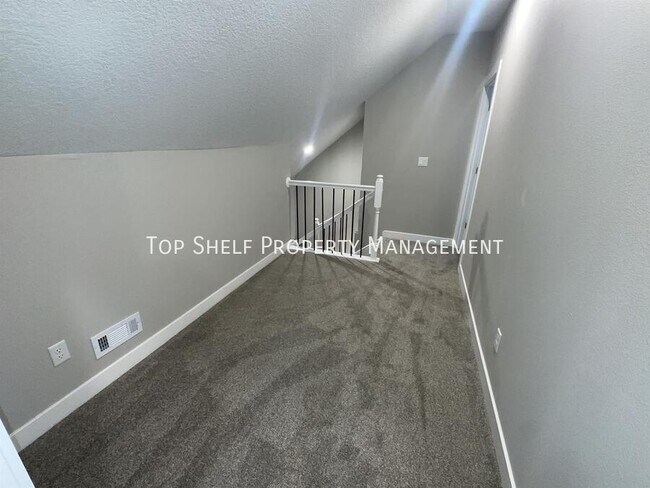 Building Photo - 120 6th St