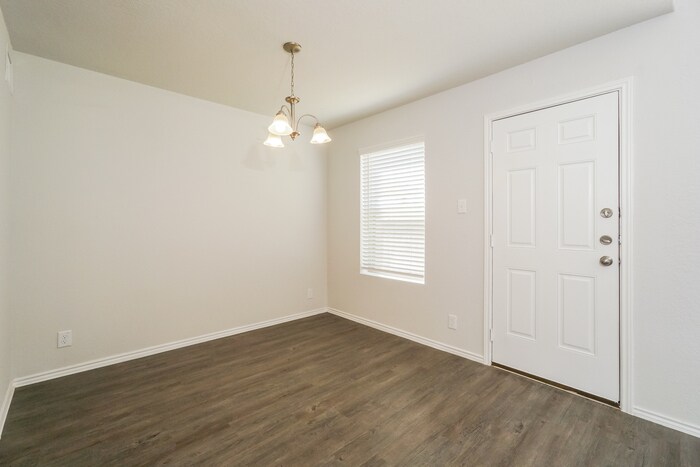 Building Photo - 2358 Redlove Dr