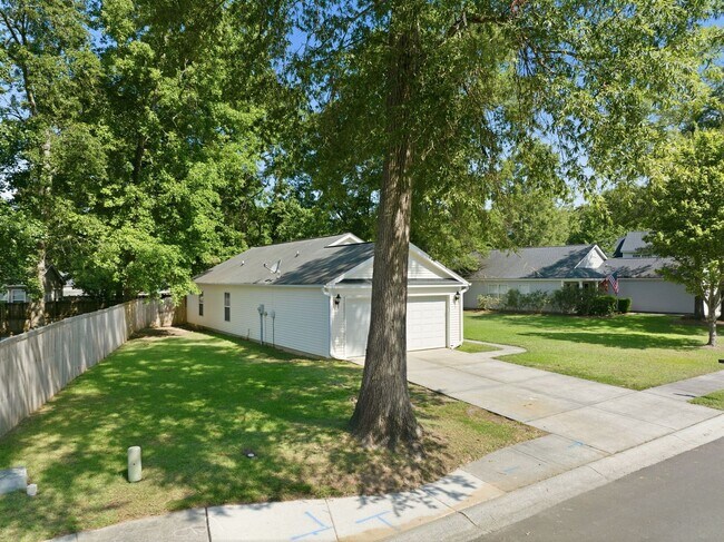 Building Photo - Comfortable 3BR Ranch with 2-Car Garage in Northwoods Pointe