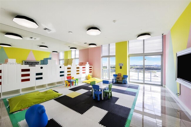 Building Photo - 2000 Metropica Wy