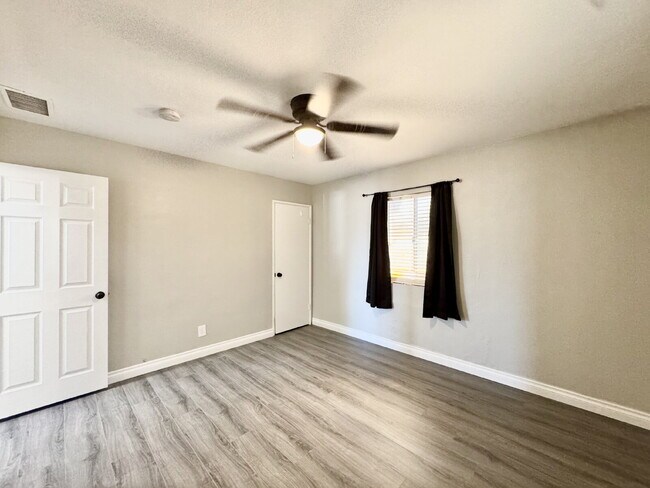 Building Photo - Adorable 3BD Vintage Henderson Home w/ Mod...