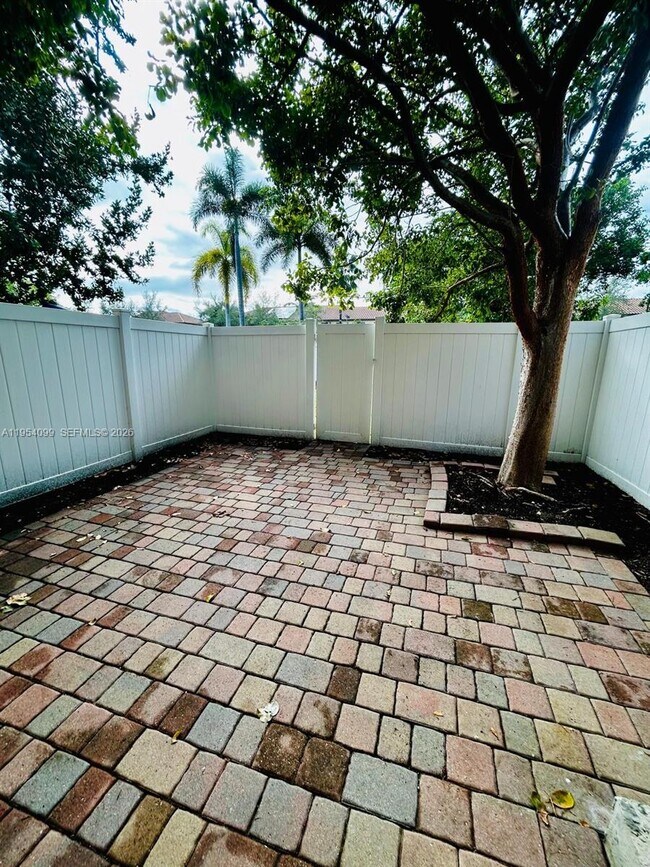 Building Photo - 3320 W 92nd Pl