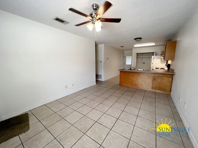 Building Photo - Great 2 Bedroom Unit in Crestview!