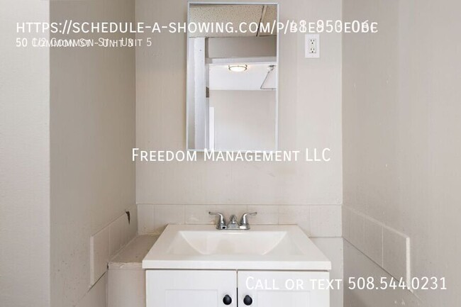 Building Photo - 50 1/2 Common St-Unit 5