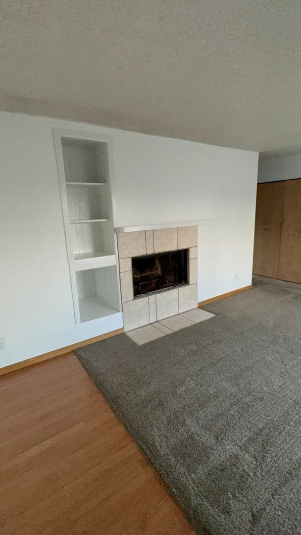 Building Photo - 3 Bedroom Apartment in Jewel Lake w/ Garage!