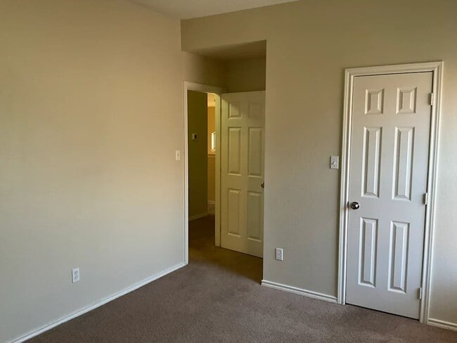 Building Photo - 6717 Driftwood Ln