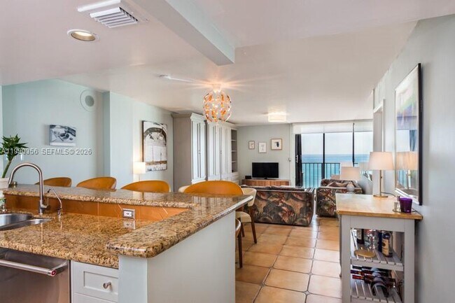 Building Photo - 2625 Collins Ave