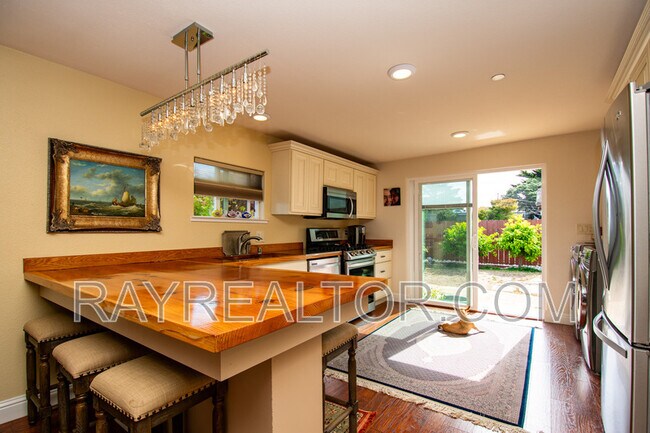Building Photo - 40 Encina Ave