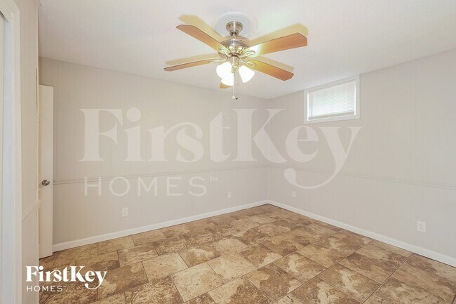 Building Photo - 8728 Everett St