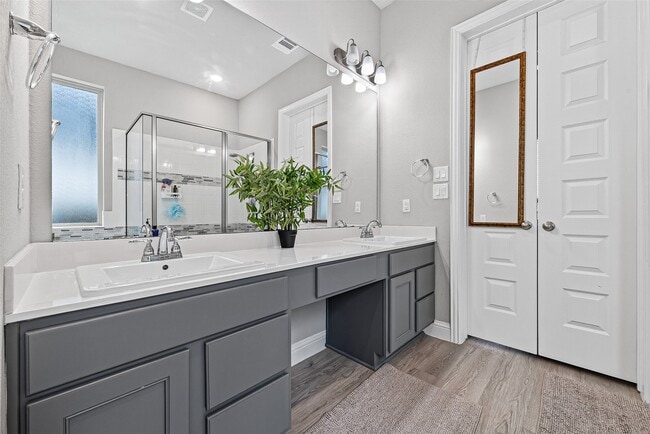 Building Photo - 6506 Tiburon Lakes Dr