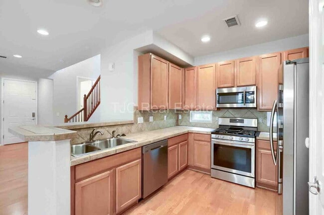 Building Photo - 3427 Florence Way