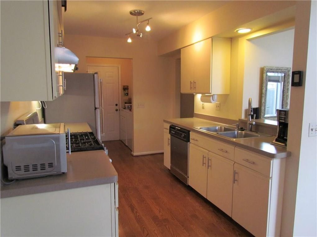 kitchen - 16 Montreal Pl