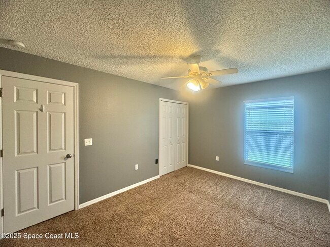 Building Photo - 4726 Four Lakes Dr