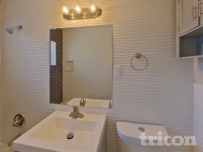 Building Photo - 6630 17th Ln N