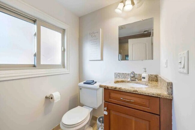 Building Photo - 408 N Windsor Dr