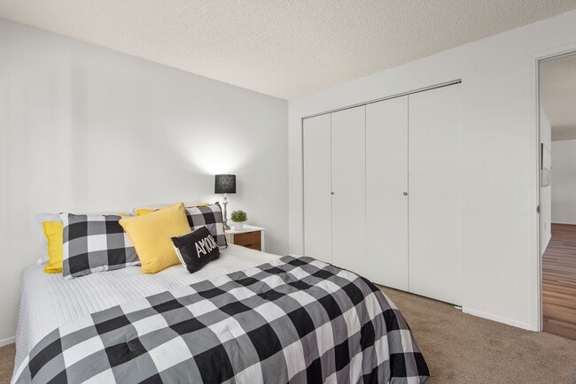 Building Photo - Renovated 2 Bedroom in Auburn!