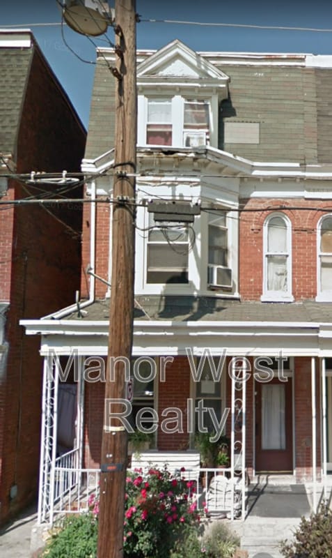 Primary Photo - 1559 W King St