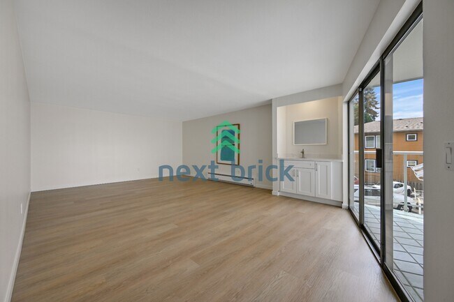 Building Photo - 2 Bed and 2 Bath Exceptional Condo with Water View is Available for Rent!
