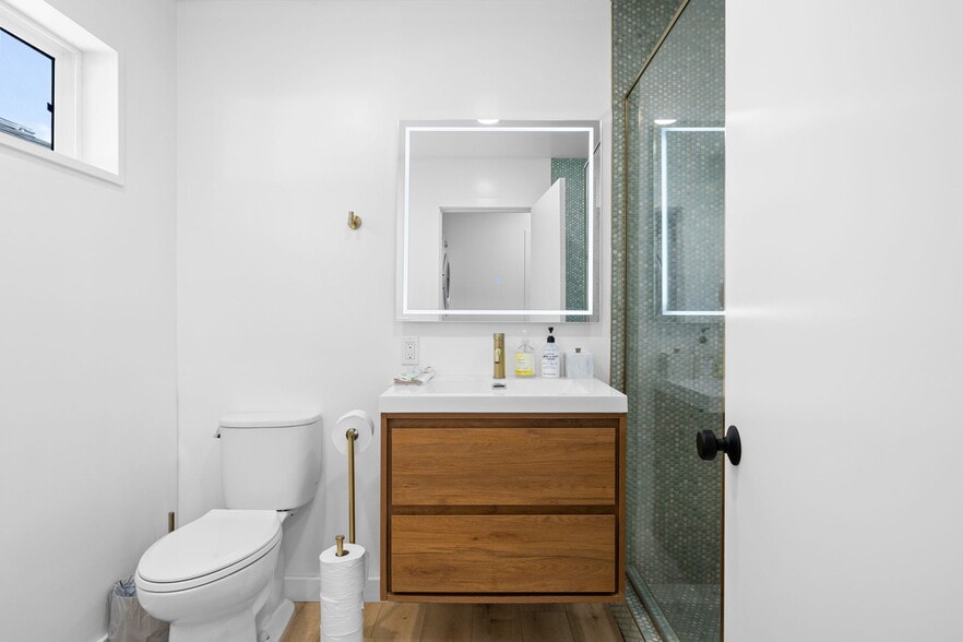 Building Photo - 321 N Gertruda Ave