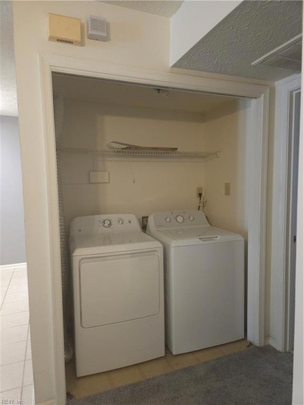 Building Photo - 330 Kinsmen Way