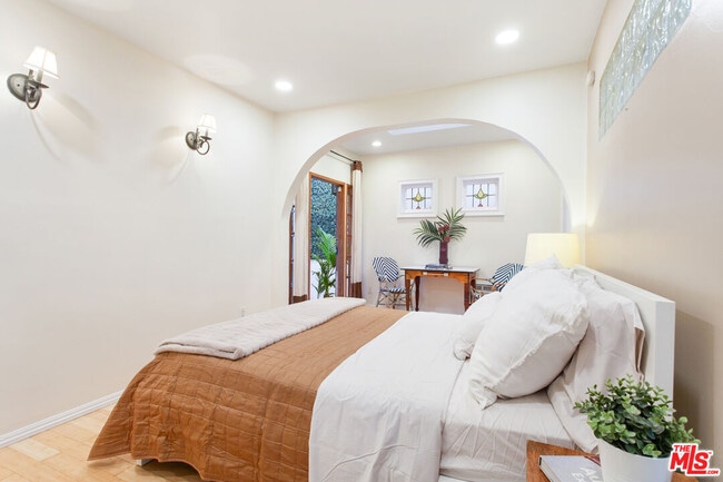 Building Photo - 1147 Wilcox Pl