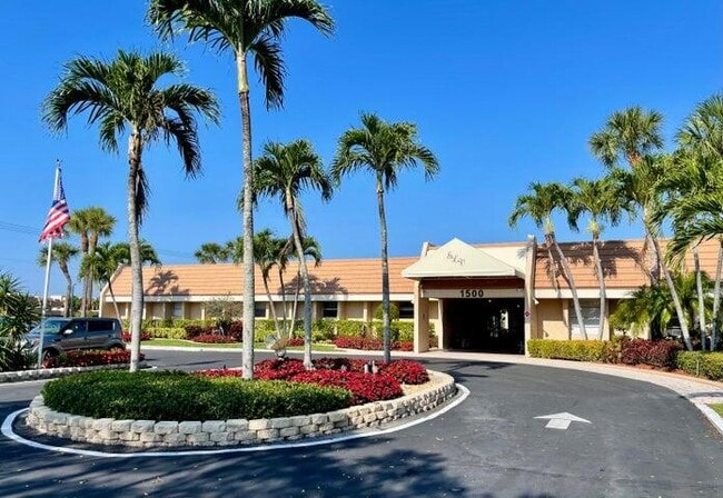Building Photo - 220 Lake Constance Dr