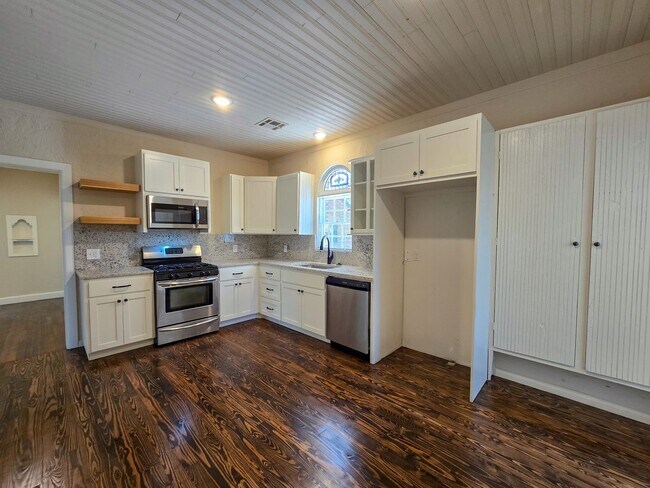 Building Photo - Cute 3 Bedroom Brick home in Shawnee