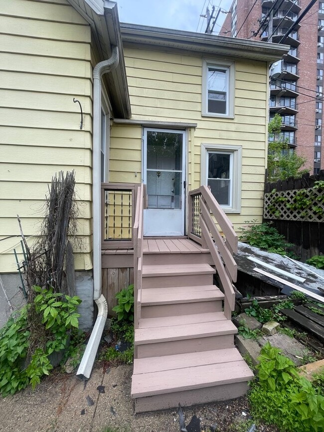 Building Photo - Charming Lower East Side Cottage Steps from Brady Street