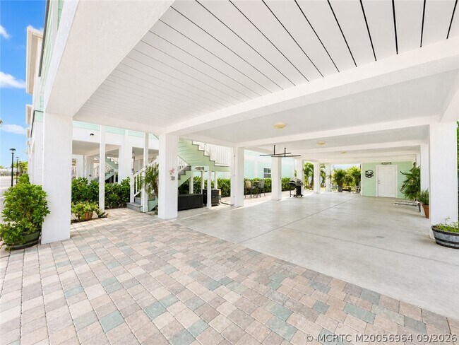 Building Photo - 252 NE Ebbtide Way