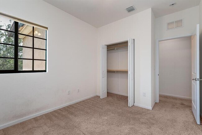 Building Photo - 4228 N Dixie Hwy