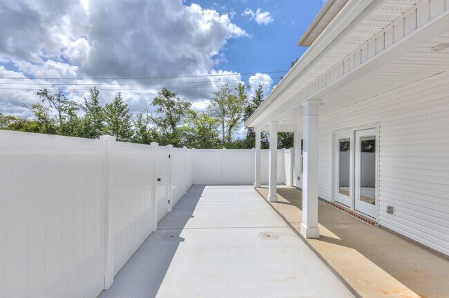 Building Photo - 22 Hardwood Rd