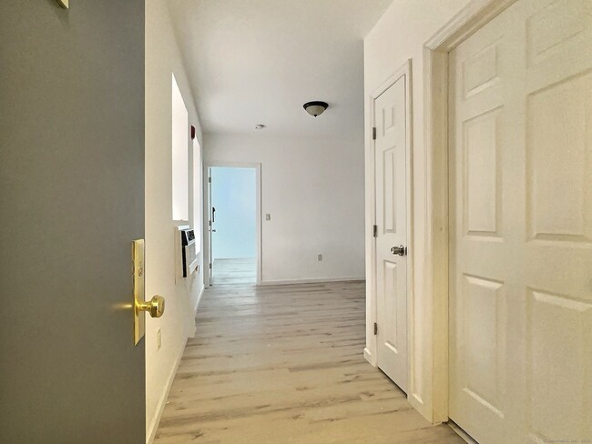 Building Photo - 677 Fairfield Ave